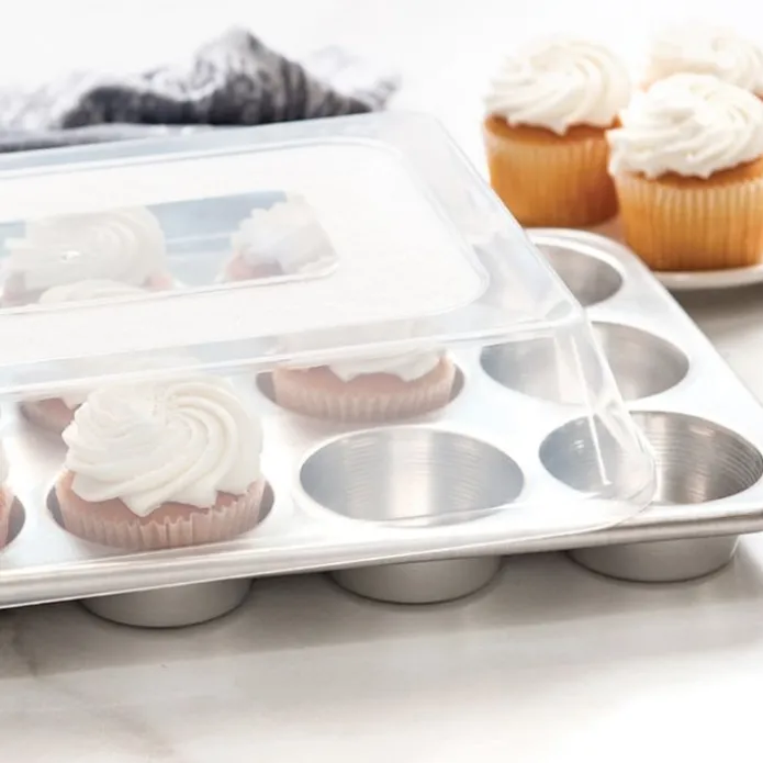 Bandeja molde de aluminio con tapa para 12 magdalenas o cupcakes Naturals - Nordic Ware