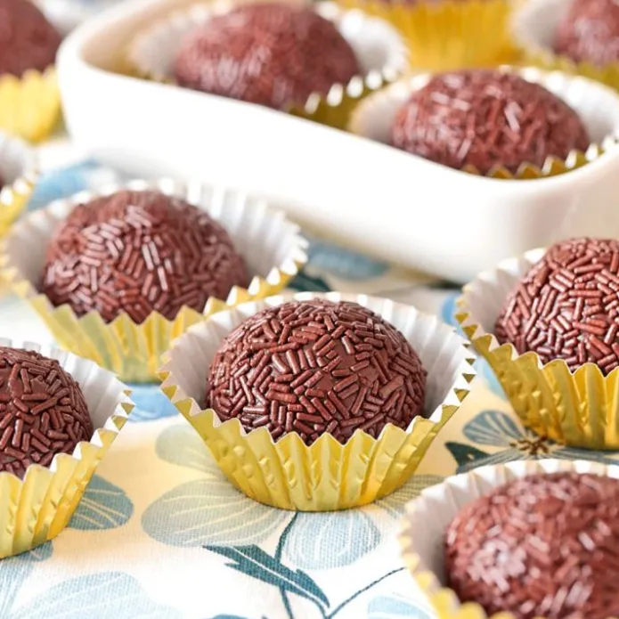 Fideos de azúcar marrones chocolate 90 gr - Decora