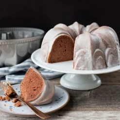 Molde Fleur De Lis Bundt Pan - Nordic Ware