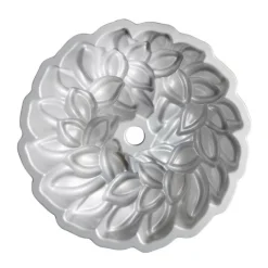 Molde Laurel Wreath Bundt Pan - Nordic Ware