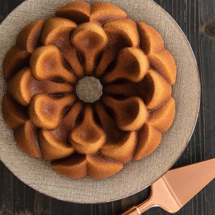 Molde Magnolia Bundt Pan - Nordic Ware