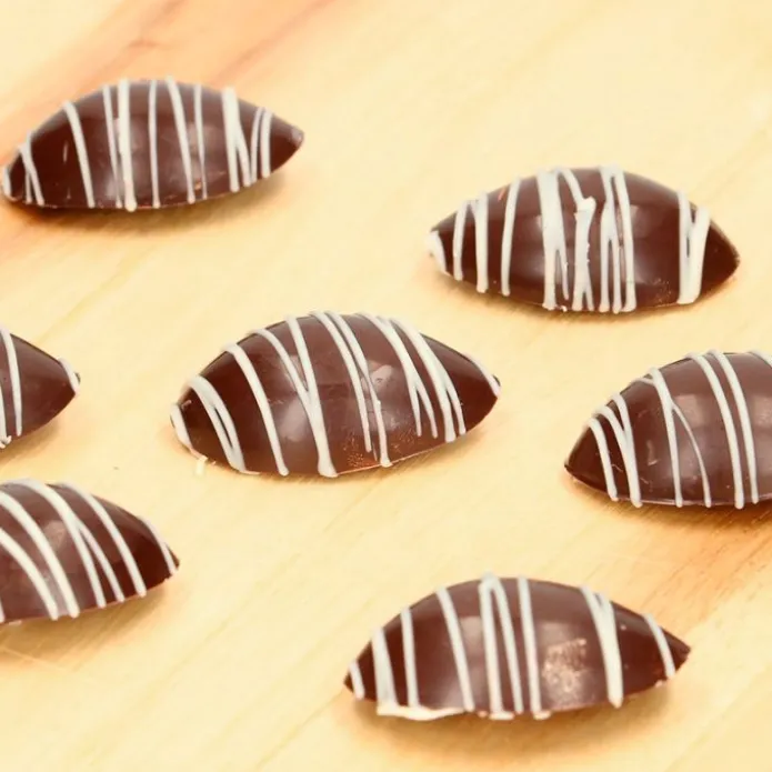 Molde para 16 bombones Olive - Funcakes