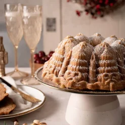 Molde Very Merry Bundt Pan - Nordic Ware
