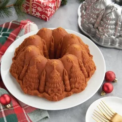 Molde Very Merry Bundt Pan - Nordic Ware