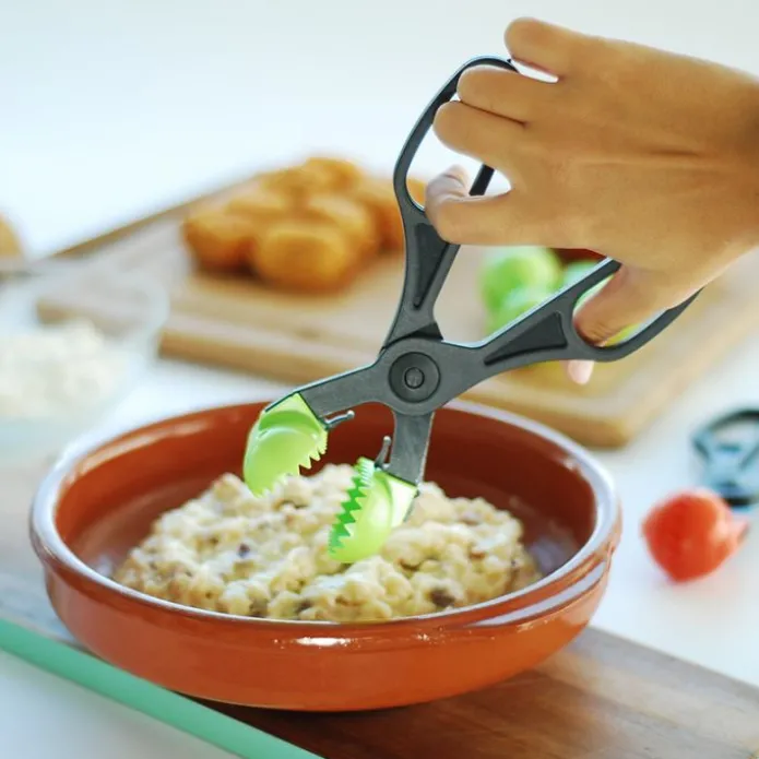 Pinzas para croquetas y albóndigas con 4 moldes naranjas - La Croquetera