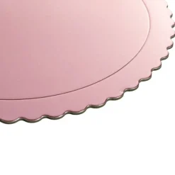 Plato redondo ondulado rosa bebé metalizado 25 cm