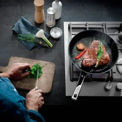 Sartén antiadherente Steak Profi 28 cm - Aluminio fundido - WMF + REGALO bolsa conservación