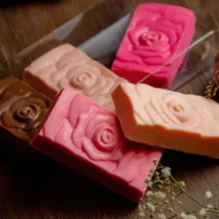 Set de moldes para chocolate 4 tabletas rosa