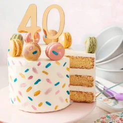 Topper número "3" acrílico dorado efecto espejo 8 cm